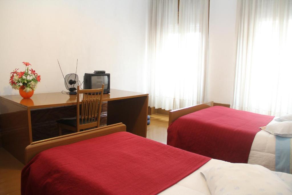 Monte Sinai Guest House Porto Room photo